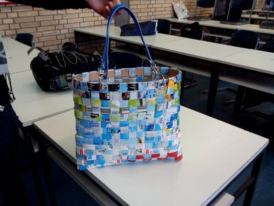 Einkaufstasche aus gebrauchten Tetrapak-Verpackungen